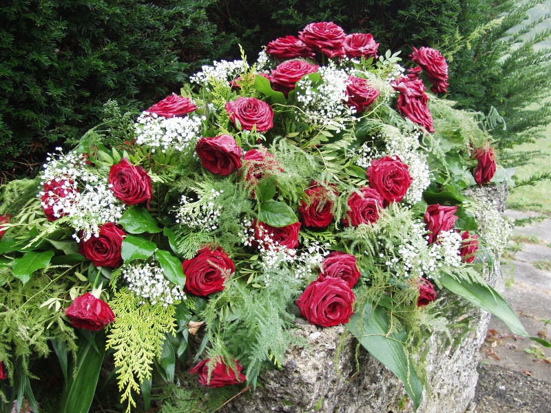 funeraire-ROQUESTERON-min_roses-61203